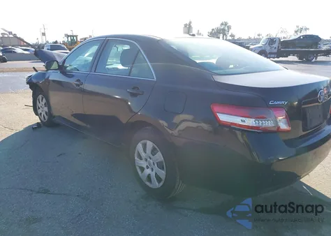 2011 Toyota Camry Le z USA, uszkodzony, nr VIN 4T1BF3EK7BU746441